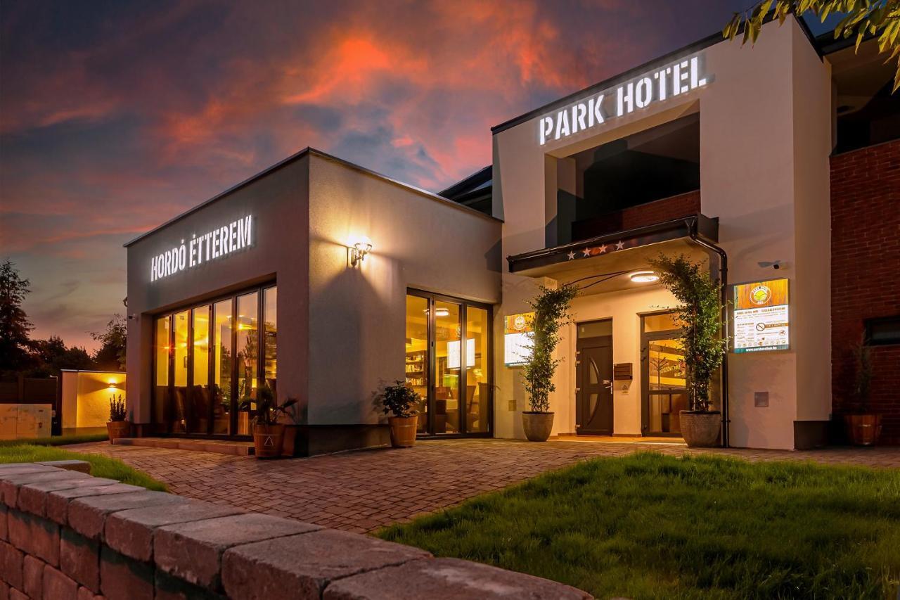 Park Hotel Buek-Buekfuerdo Exteriör bild