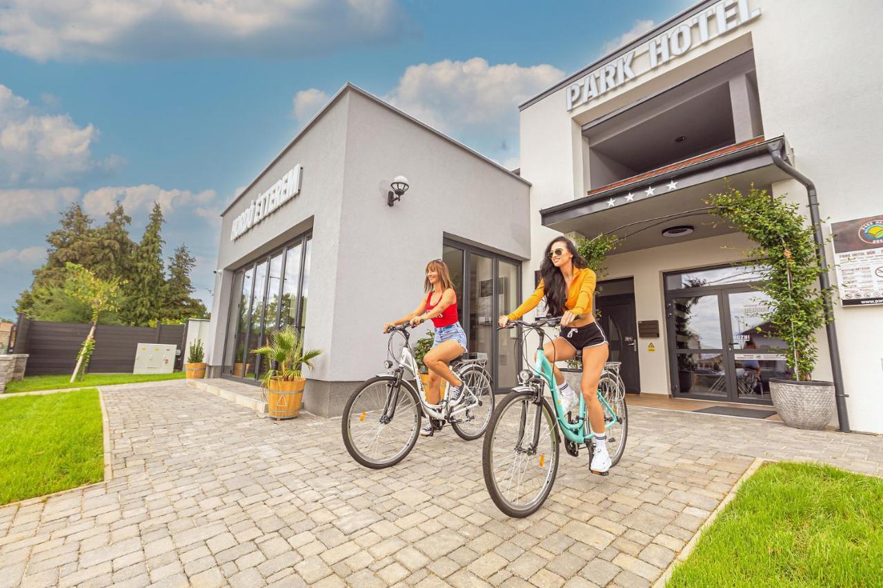 Park Hotel Buek-Buekfuerdo Exteriör bild