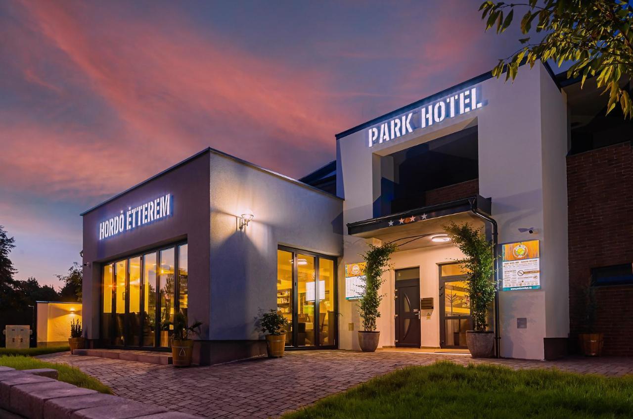 Park Hotel Buek-Buekfuerdo Exteriör bild