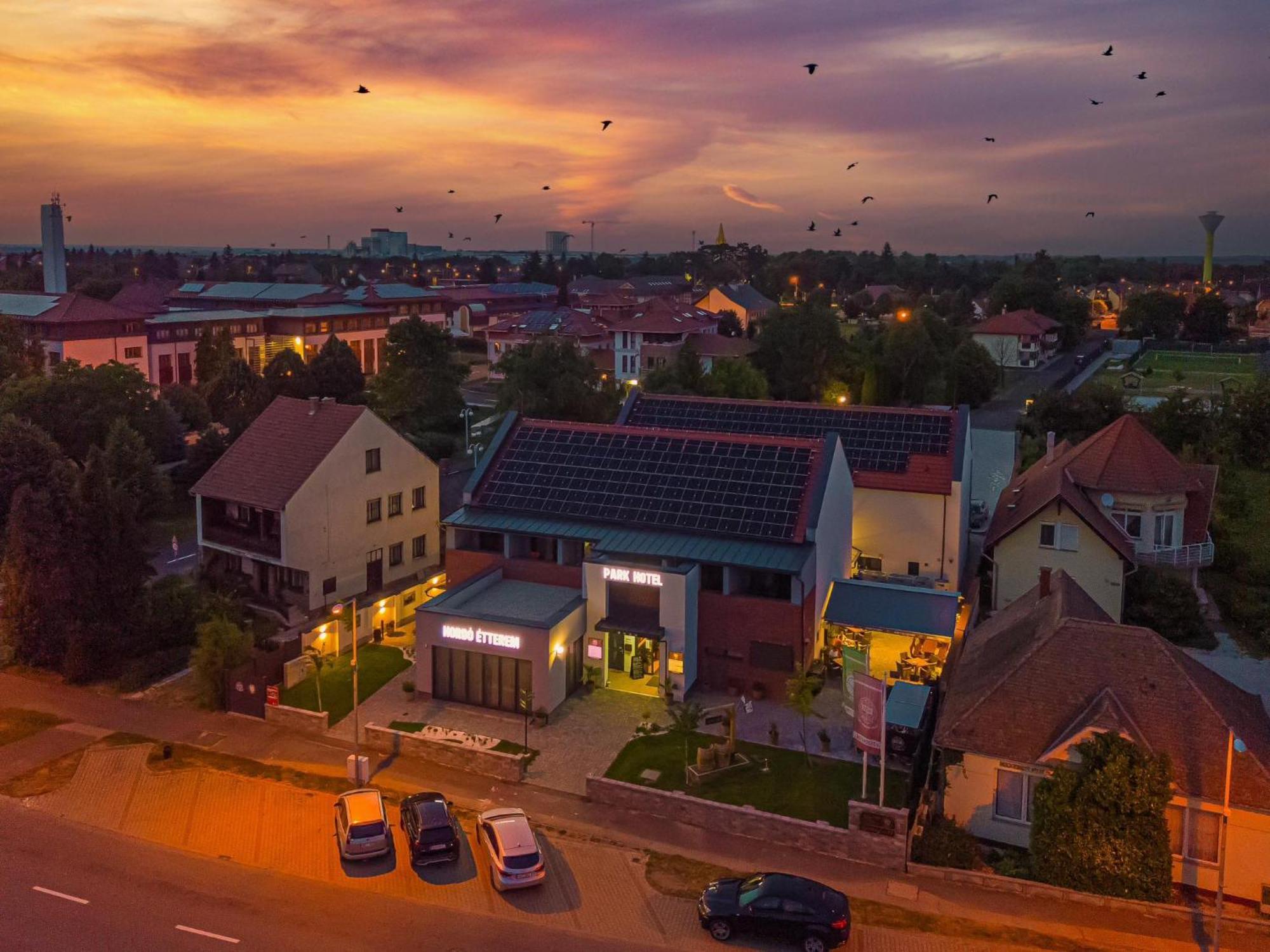 Park Hotel Buek-Buekfuerdo Exteriör bild